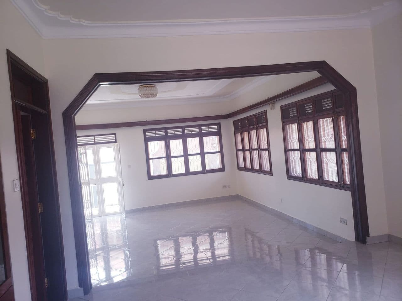 Muyenga 4 bedroom 2 baths